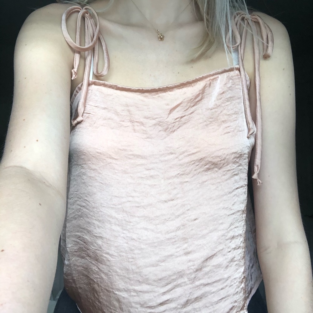 Kendall and Kylie pink tank